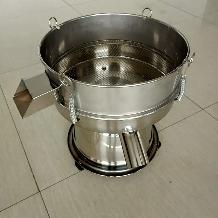 Shen Gong circular vibrating sieve with an adapted outlet arrangement